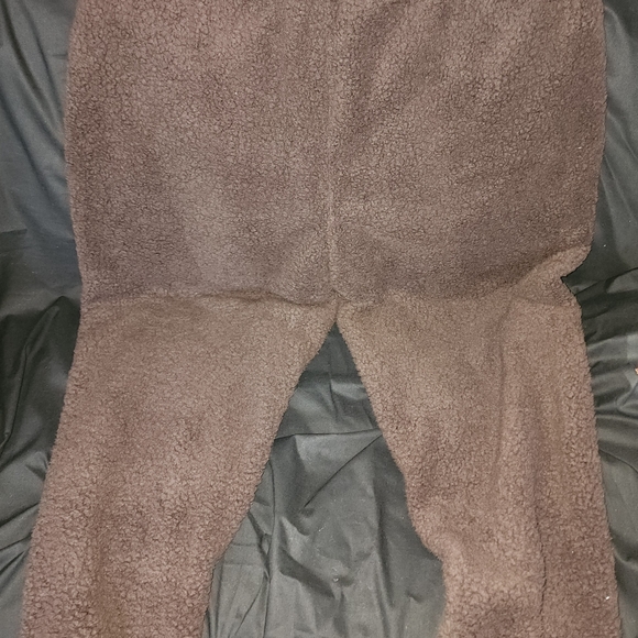 SKIMS NWT oversized Boucle/Sherpa joggers - Picture 3 of 4
